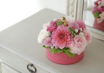 Yoka Nakai x "Flower Time" A fluffy round flower carries happiness "The arrival of money! Rising spring arrangement" -with a good luck message