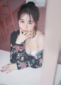 『小池里奈～ESSENCE～』Tradingcard発売記念握手会イベント（神保町）